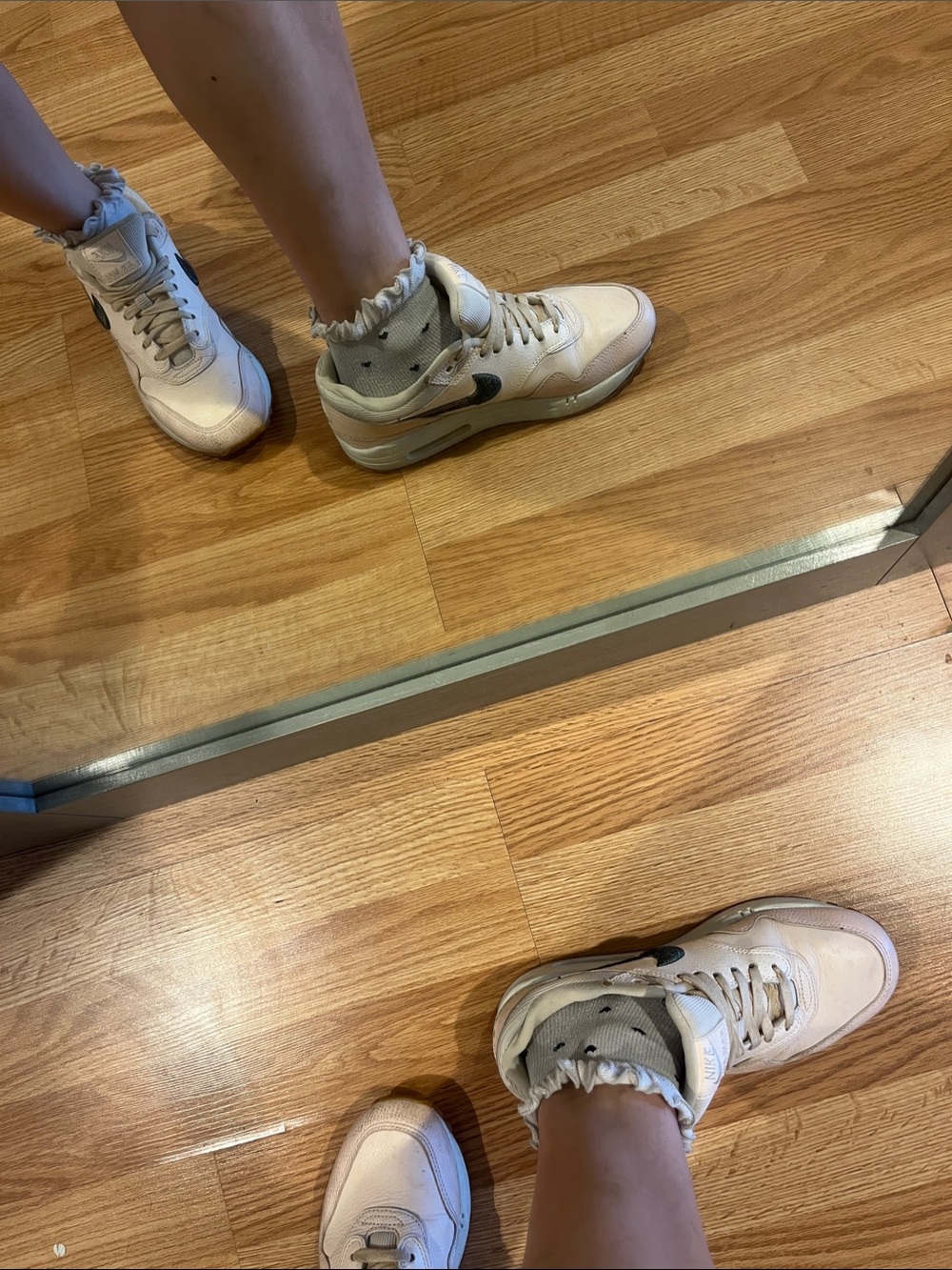 Nike air max Cream and Black Low-Top Sneakers